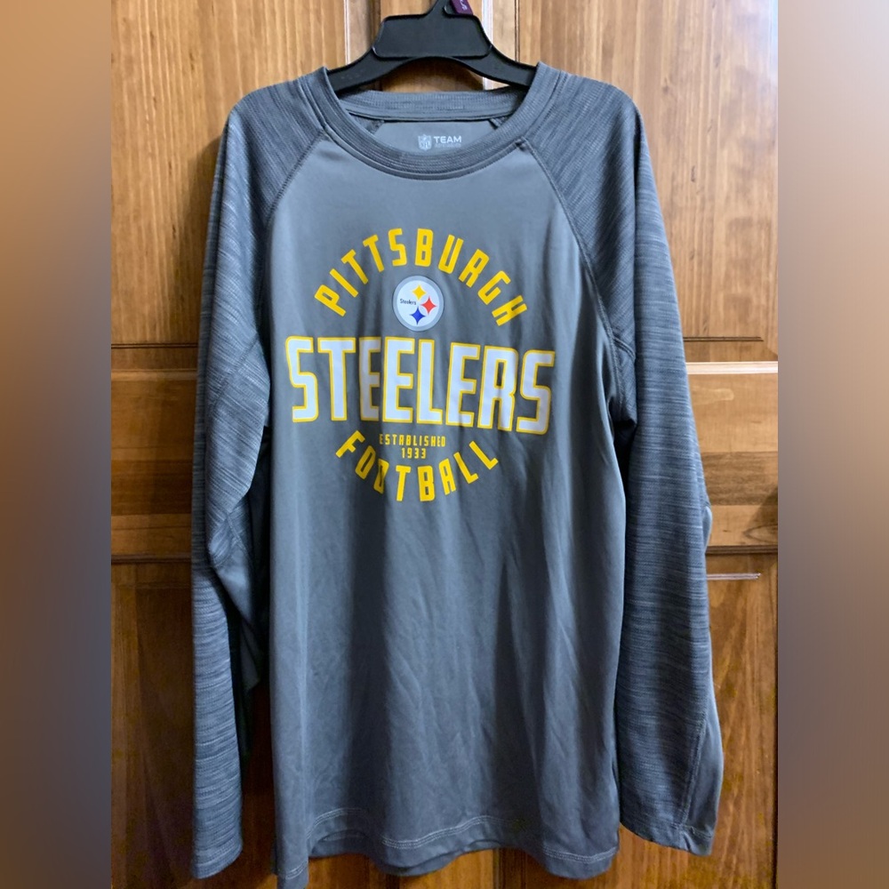 Men’s Large NFL Steelers Football Long Sleeve shirt